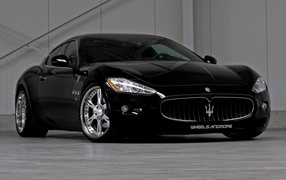 Test drive the car Maserati Granturismo 