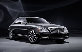  Автомобиль Maybach  2014 на дороге