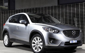 Красивый автомобиль Mazda CX 5