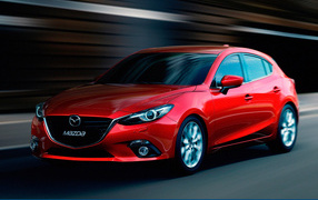 Красивый автомобиль Mazda 3 2014