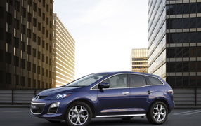 Автомобиль марки Mazda модели CX 7