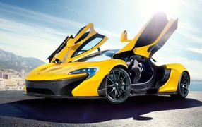 Желтый McLaren P1