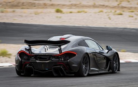 Красивый автомобиль McLaren P1 2014