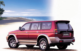 Красивый автомобиль Mitsubishi Pajero Sport