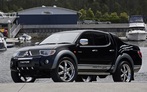 Автомобиль марки Mitsubishi модели L200