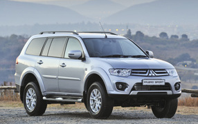 Автомобиль марки Mitsubishi модели Pajero Sport