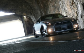 Ниссан в пещере