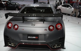 Надежный автомобиль Nissan GT-R Nismo 2014