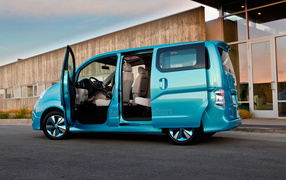 Новая машина Nissan NV200