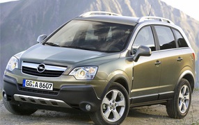 Красивый автомобиль Opel Antara