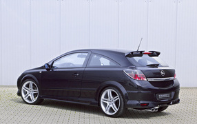 Красивый автомобиль Opel Astra GTC