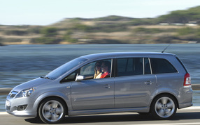 Автомобиль марки Opel  модели Zafira