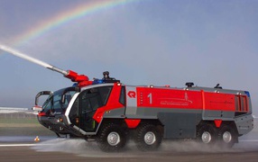 Радуга над пожарной машиной