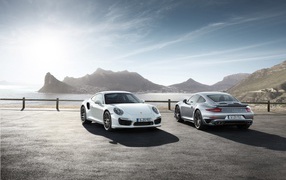 Красивый автомобиль Porsche 911 Turbo 2014