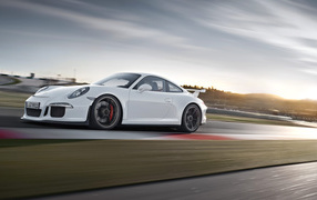 Красивый автомобиль Porsche 911 Turbo 2014  в Москве