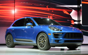 Голубой Porsche Macan