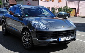 Городской пейзаж с Porsche Macan