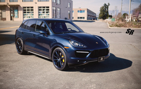 Porsche Cayenne в городе