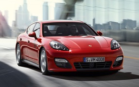 Красный Porsche Panamera