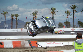 Автомобиль в полете