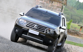 Красивый автомобиль Renault Duster