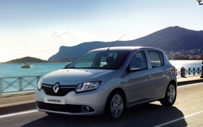 Красивый автомобиль Renault Logan