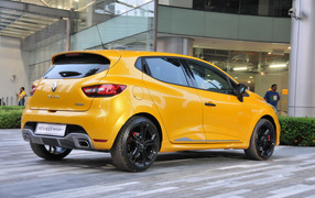 Красивый автомобиль Renault Next Two 2014