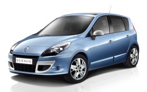 Красивый автомобиль Renault Scenic