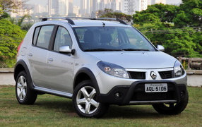 Тест драйв автомобиля Renault Sandero