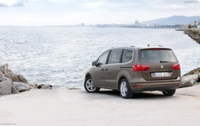 Надежная машина Seat Alhambra