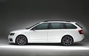 Красивый автомобиль Skoda Octavia 2014