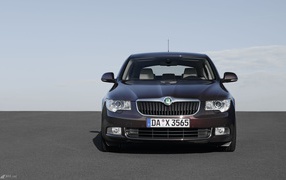 Автомобиль марки Skoda модели SuperB