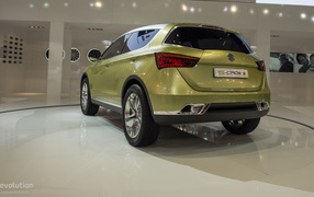 Красивый автомобиль Suzuki S-Cross 2014 в Москве