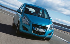 Надежная машина Suzuki Splash