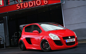 Автомобиль марки Suzuki модели Splash