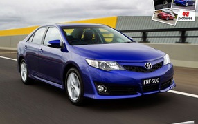 Красивый автомобиль Toyota Camry в Москве