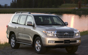 Beautiful car Toyota Land Cruiser 200 in Moscow 