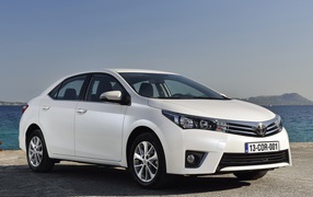 Новая машина Toyota Corolla 2014