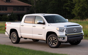 Новая машина Toyota Tundra 2014