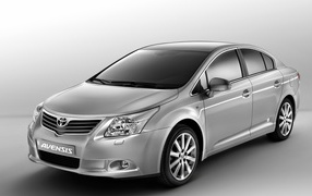Новый автомобиль Toyota Avensis 2013