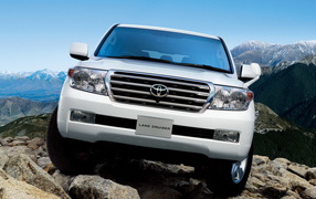 Новый автомобиль Toyota Land Cruiser 200