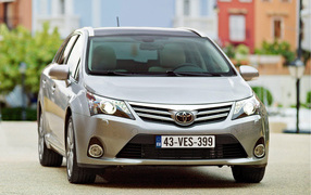 Надежный автомобиль Toyota Avensis 2013