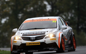 Тест драйв автомобиля Toyota Avensis 2013