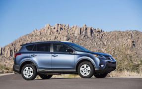 Тест драйв автомобиля Toyota RAV4