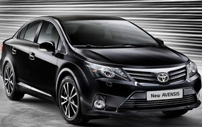 Автомобиль марки Toyota модели Impreza Avensis 2013