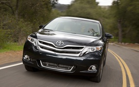 Автомобиль марки Toyota модели Venza