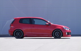 Красивый автомобиль Golf GTI 2014 года