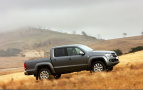 Красивый автомобиль Volkswagen Amarok