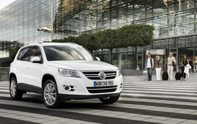 Красивый автомобиль Volkswagen Tiguan в Москве