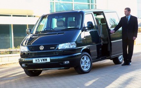 Красивый автомобиль Volkswagen Transporter
